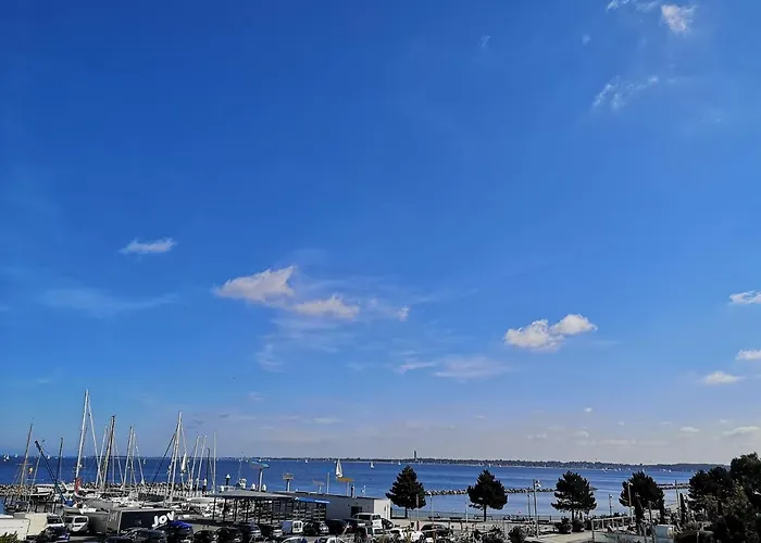Sunny Seaside Apartment Kiel